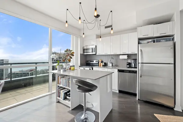 Toronto C01, ON M5V 0G8,20 Bruyeres Mews #2909