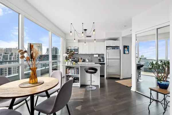 Toronto C01, ON M5V 0G8,20 Bruyeres Mews #2909