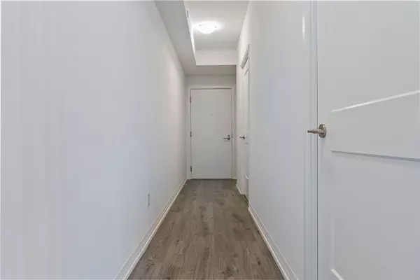 Toronto C01, ON M5V 0T2,28 Widmer ST #4021