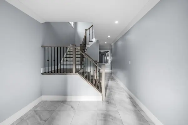 35 Tyndall DR, Bradford West Gwillimbury, ON L3Z 4G6