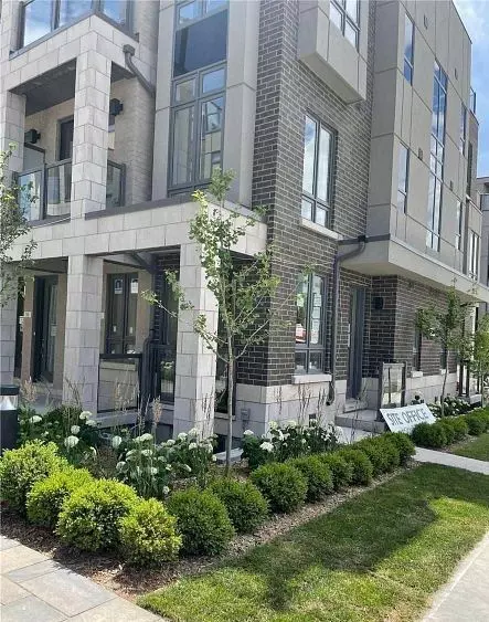 Toronto, ON M6A 1B4,717 Lawrence AVE W #34