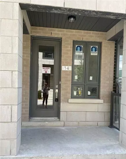 Toronto, ON M6A 1B4,717 Lawrence AVE W #34