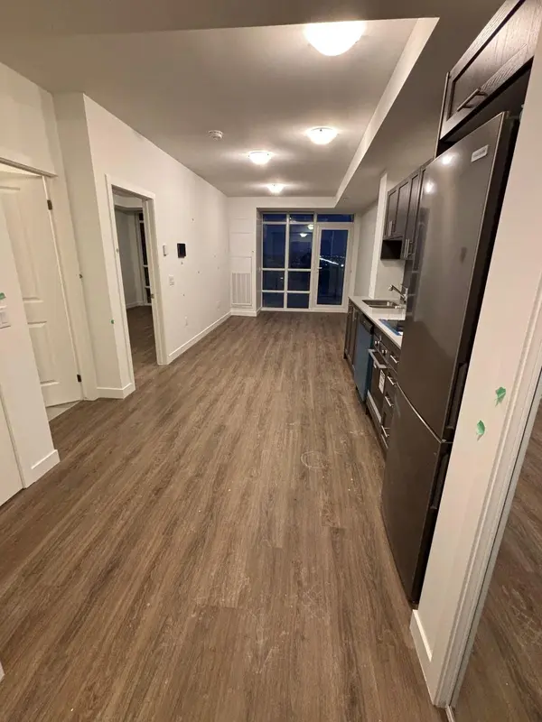 Hamilton, ON L8E 5B4,461 Green RD #913