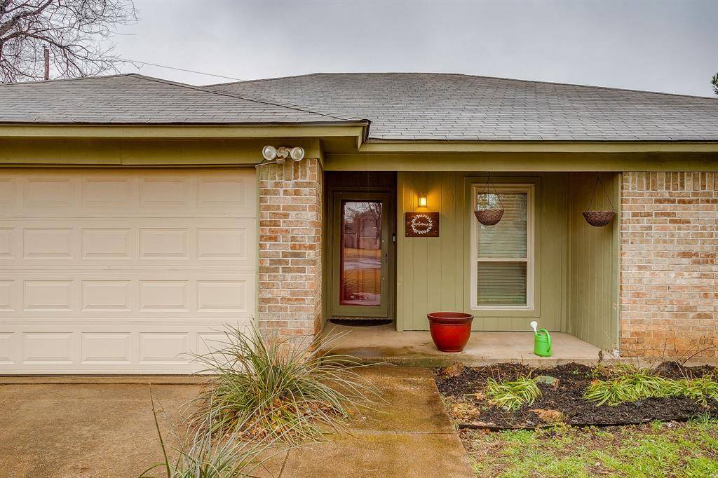 1105 Holly Court, Benbrook, TX 76126
