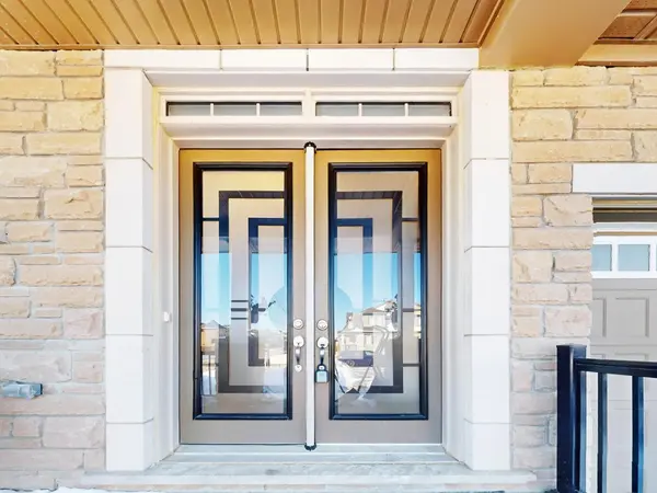 141 AUCKLAND DR, Whitby, ON L1P 0J2