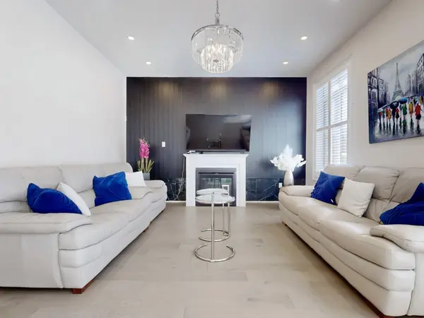 141 AUCKLAND DR, Whitby, ON L1P 0J2