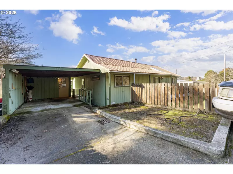 63696 HARRIET RD, Coos Bay, OR 97420