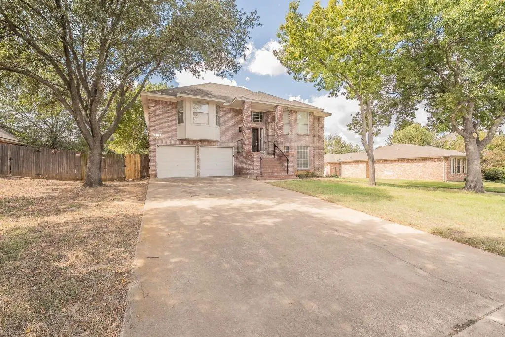 607 Reeves Lane, Kennedale, TX 76060