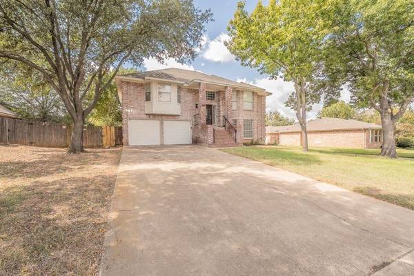 607 Reeves Lane,  Kennedale,  TX 76060