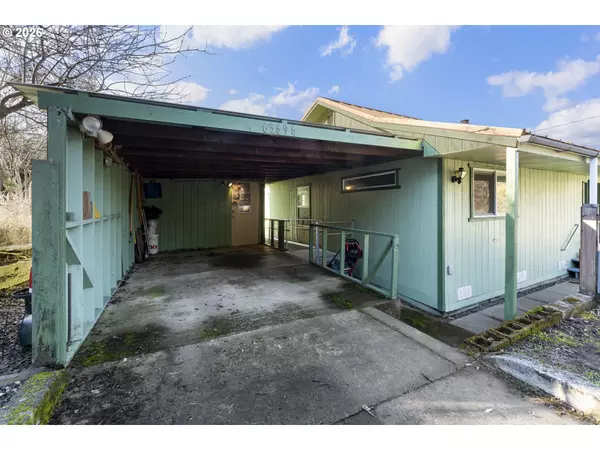 Coos Bay, OR 97420,63696 HARRIET RD