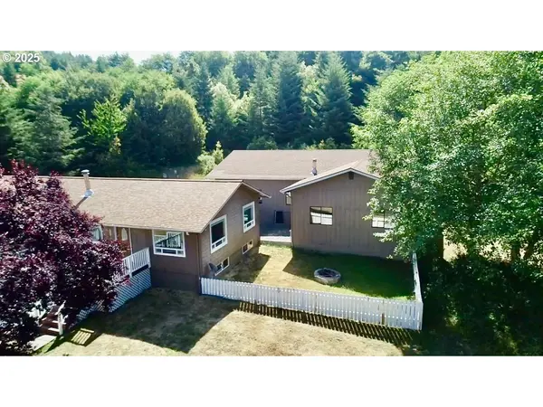 16696 SUNSHINE LN, Brookings, OR 97415