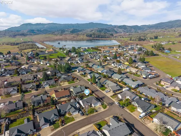 Sutherlin, OR 97479,303 ASHWOOD ST