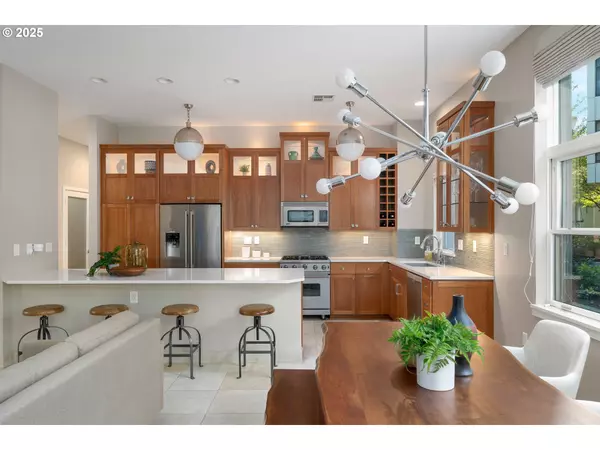 Portland, OR 97209,820 NW 12TH AVE #110