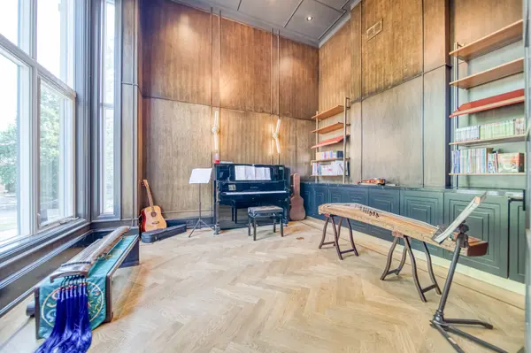 15 Ames CIR, Toronto C13, ON M3B 3B9