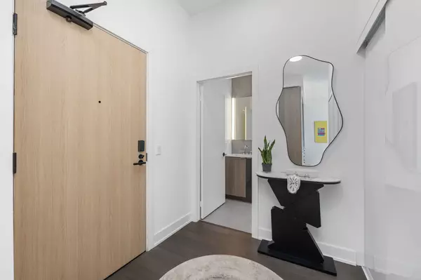 Toronto C01, ON M5V 1H2,15 Mercer ST #4101