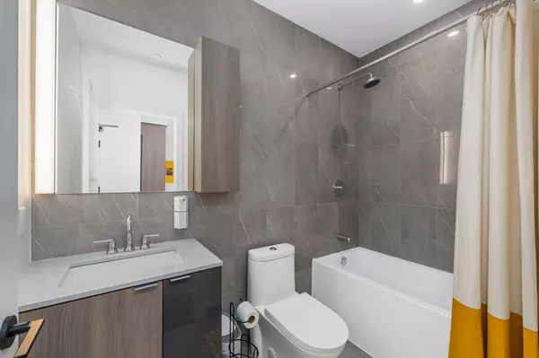 Toronto C01, ON M5V 1H2,15 Mercer ST #4101