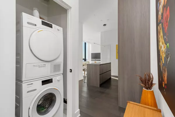 Toronto C01, ON M5V 1H2,15 Mercer ST #4101