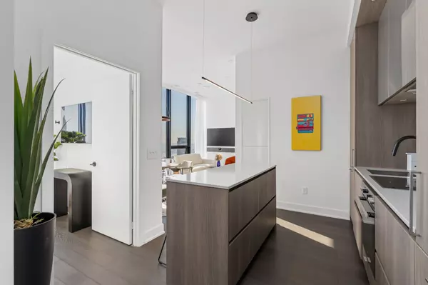 Toronto C01, ON M5V 1H2,15 Mercer ST #4101