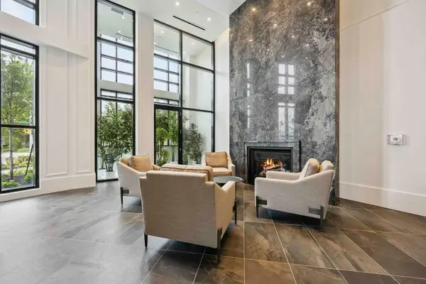 2075 King RD #405, King, ON L7B 0R6