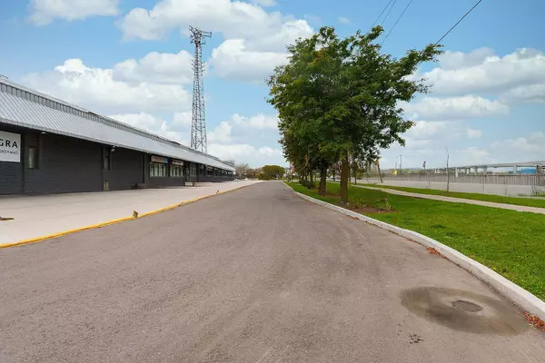 Brampton, ON L6W 3R9,289 Rutherford RD #19A