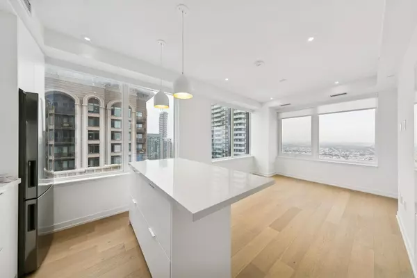 Mississauga, ON L5B 0P6,395 Square One DR #3308