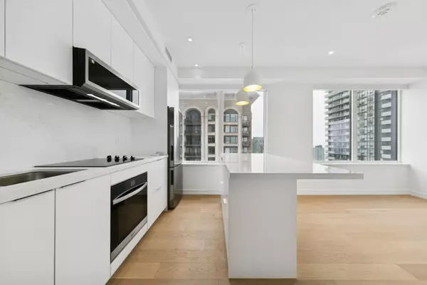 Mississauga, ON L5B 0P6,395 Square One DR #3308