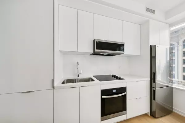 Mississauga, ON L5B 0P6,395 Square One DR #3308