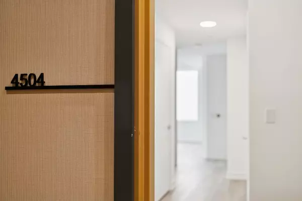 Mississauga, ON L5B 0P6,395 Square One DR #4504