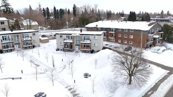 320 Queen ST E #4, Centre Wellington, ON N1M 1T4