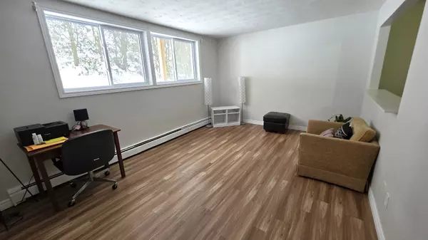 Centre Wellington, ON N1M 1T4,320 Queen ST E #4