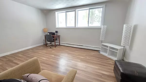 Centre Wellington, ON N1M 1T4,320 Queen ST E #4