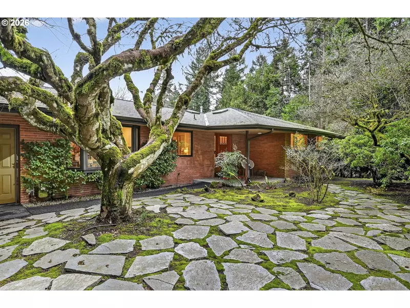 10710 S MOAPA AVE, Portland, OR 97219