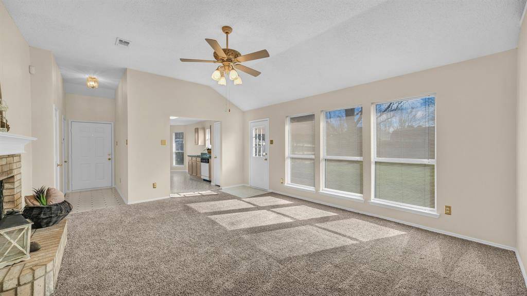 1100 Miles Avenue, Burleson, TX 76028