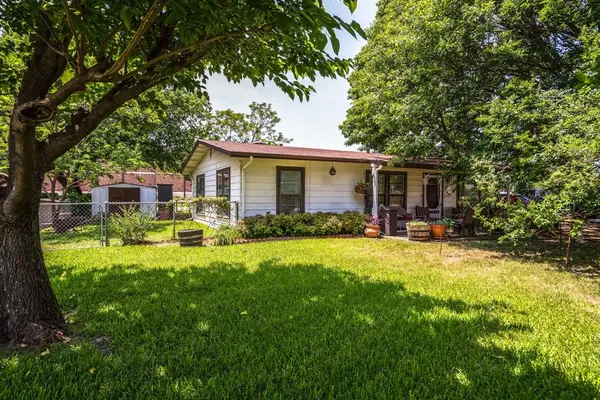 201 S Lake Dallas Drive, Lake Dallas, TX 75065