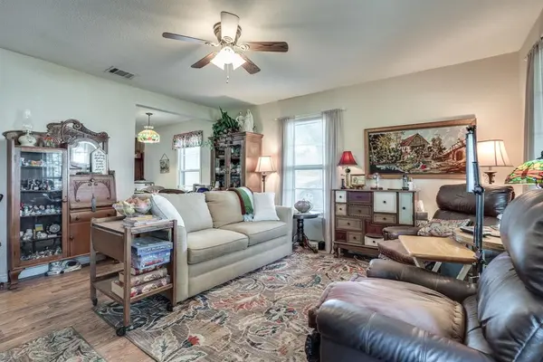 201 S Lake Dallas Drive, Lake Dallas, TX 75065