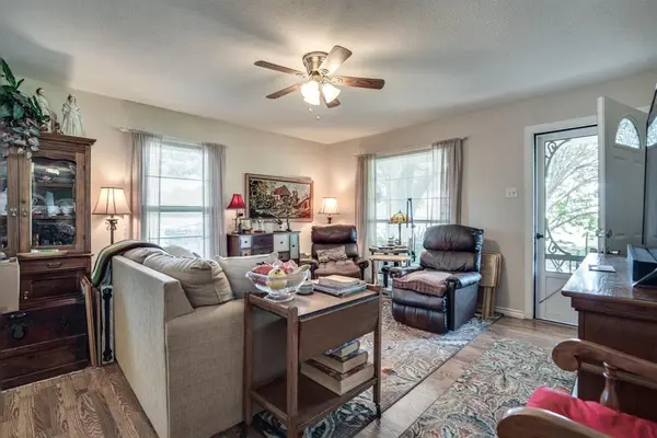 201 S Lake Dallas Drive, Lake Dallas, TX 75065