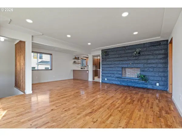 6516 N KNOWLES AVE, Portland, OR 97217