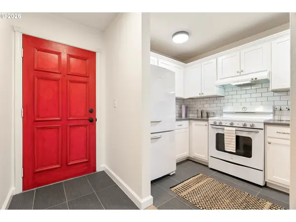 Lake Oswego, OR 97035,4000 CARMAN DR #A17