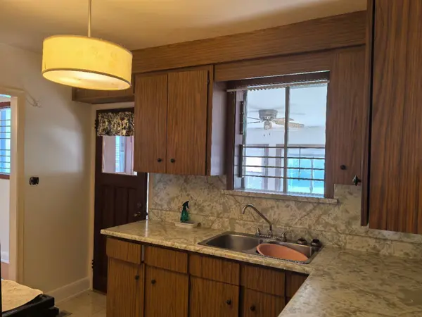 21 Norcross RD, Toronto C06, ON M3H 2R3