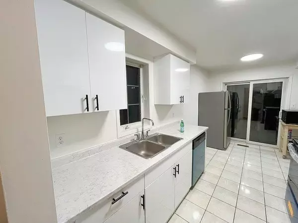 Brampton, ON L6Y 5B4,35 Malta AVE #20