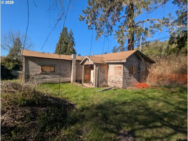 301 B AVE, Canyonville, OR 97417