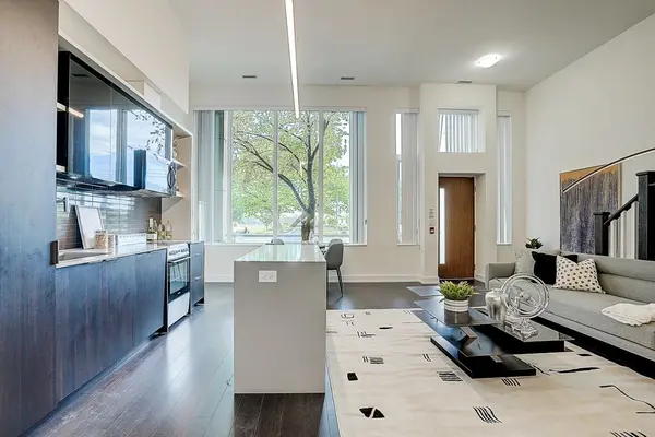 6 Parkwood AVE #TH107, Toronto C02, ON M4V 0A3