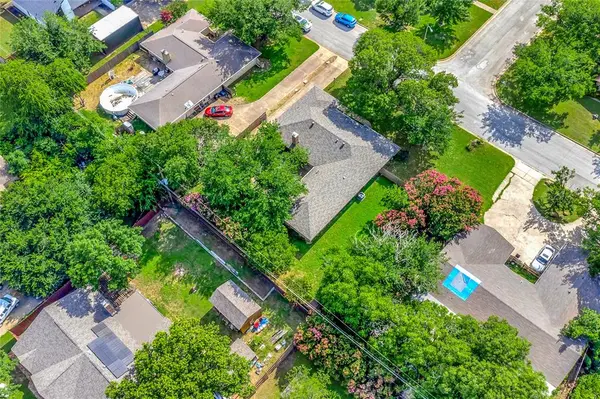 6021 Sycamore Creek Road, Edgecliff Village, TX 76134