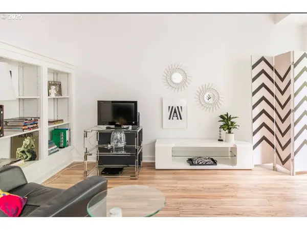 Portland, OR 97209,327 NW PARK AVE ##3A