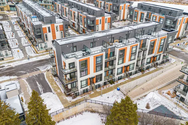 15 David Eyer RD #1423, Richmond Hill, ON L4S 0N2