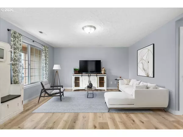 Molalla, OR 97038,1207 Mountain View LN