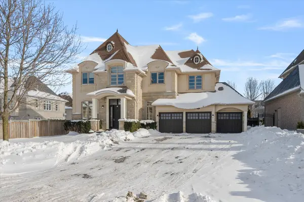 45 Carisbrooke CIR, Aurora, ON L4G 0K4