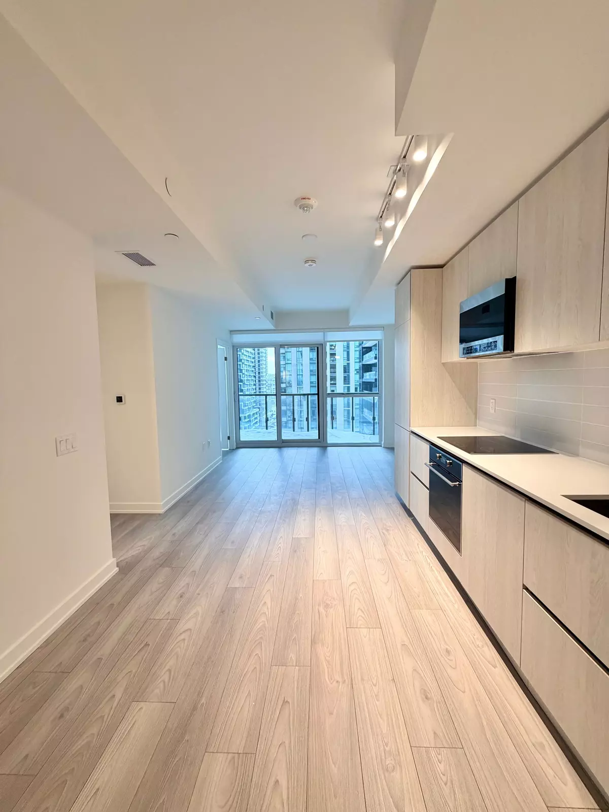 Toronto, ON M4P 1V7,110 Broadway AVE #1202