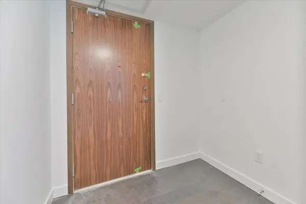 Toronto, ON M5V 0X3,1 Concord Cityplace WAY #6203