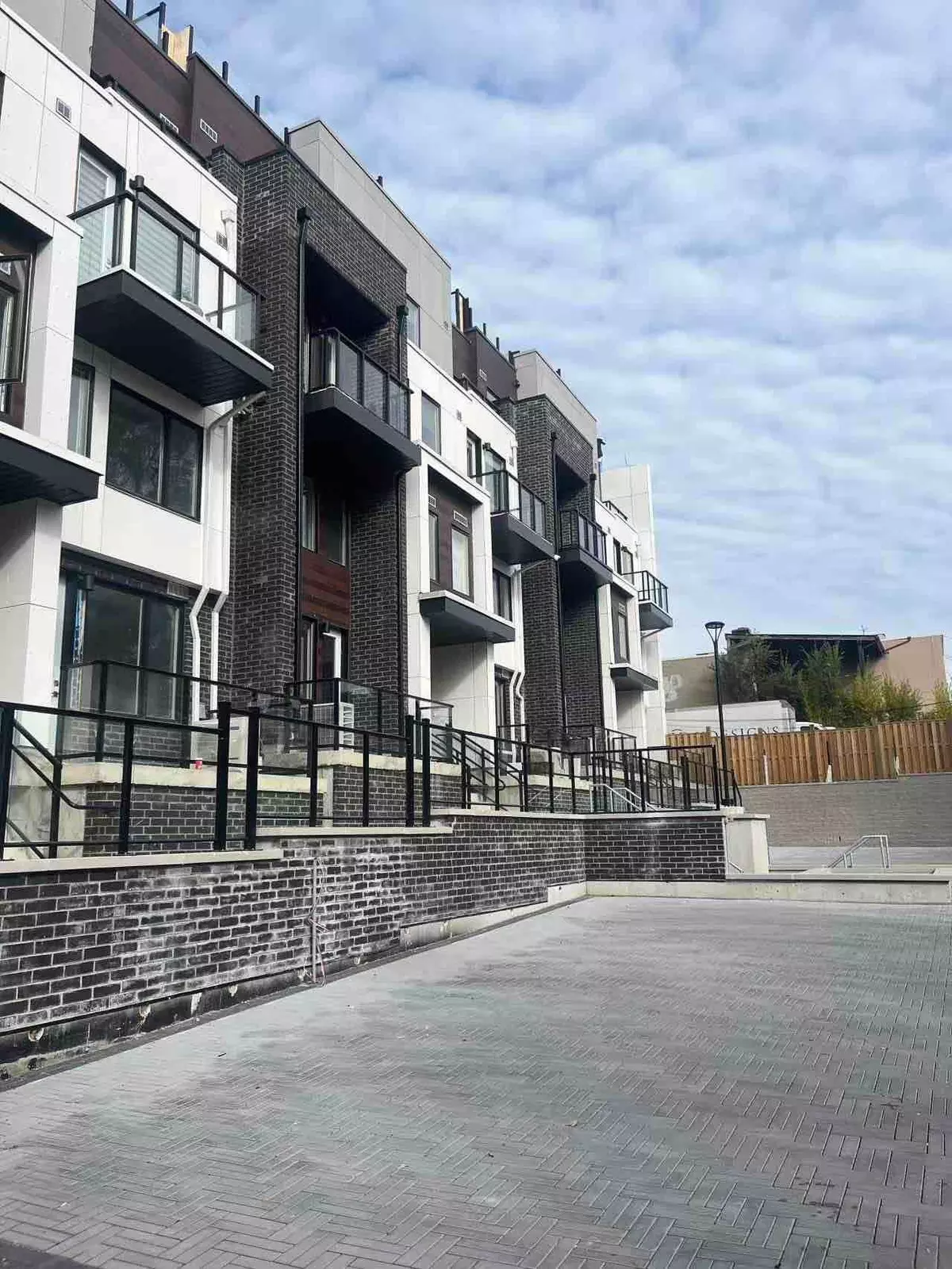 Toronto, ON M4B 0A7,1479 O'Connor DR #7